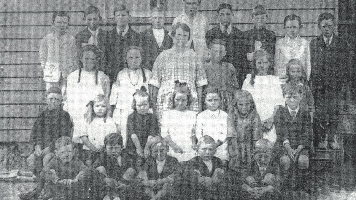 Schoolchildren at Tanja School, 1922.