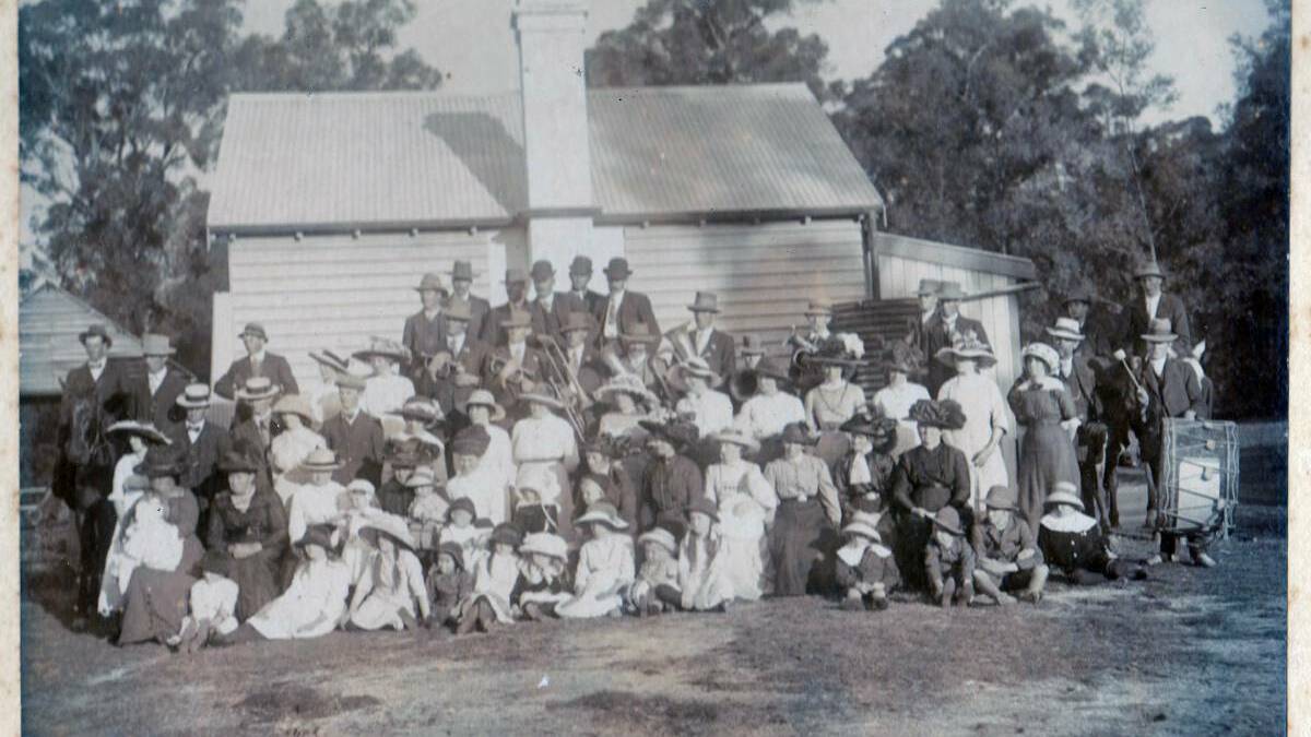 The Jellat Jellat choir sings at the Wallagoot Public School. Picture: Bega Valley Historical Society.