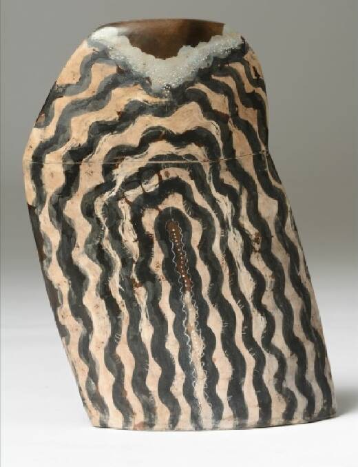 Bushfire - a smokefire ceramic by Anneke Paijmans. 