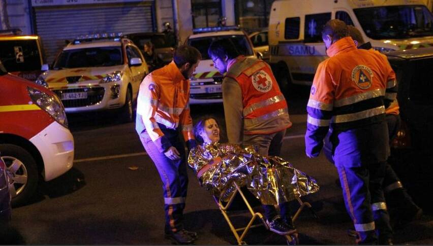 PARIS: Medics evacuate an injured woman on Boulevard des Filles du Calvaire, close to the Bataclan theater, early on November 14, 2015 in Paris, France. Photo: Thierry Chesnot/Getty Images