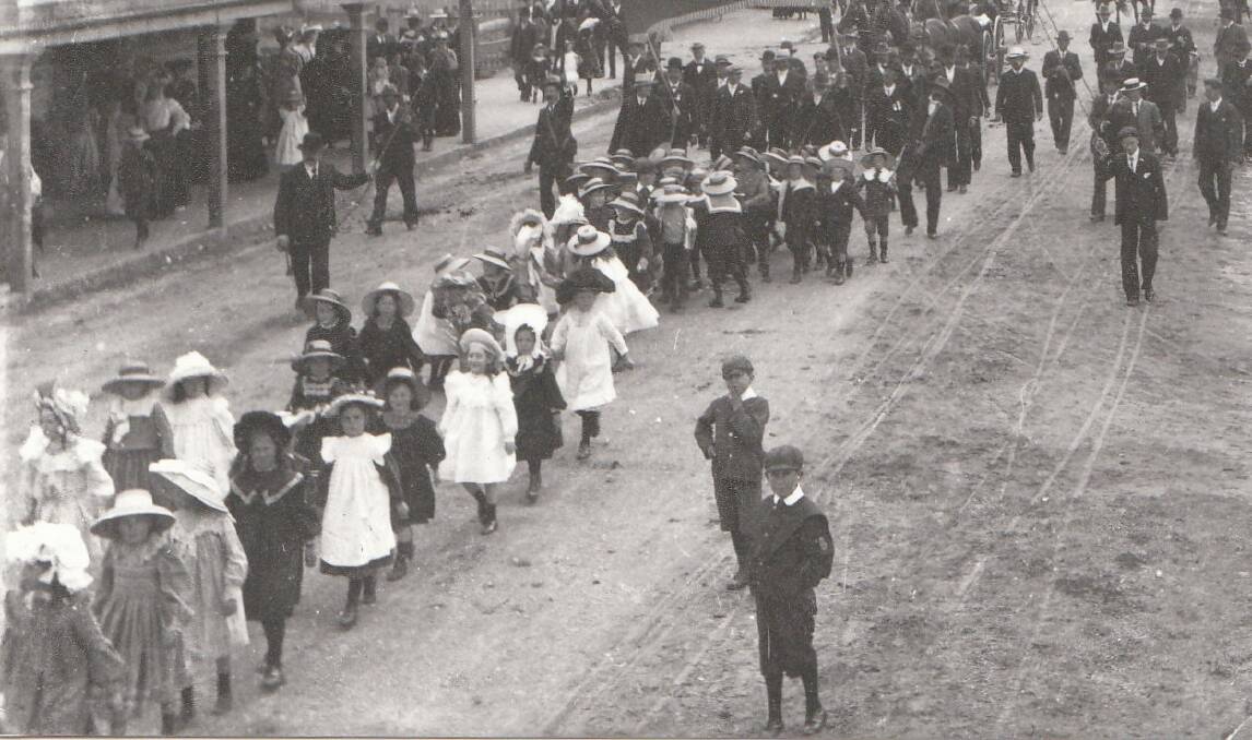 Queen Victoria parade: Schoolchildren head through Bega to the showground where about 4000 people celebrated the reign of Queen Victoria.