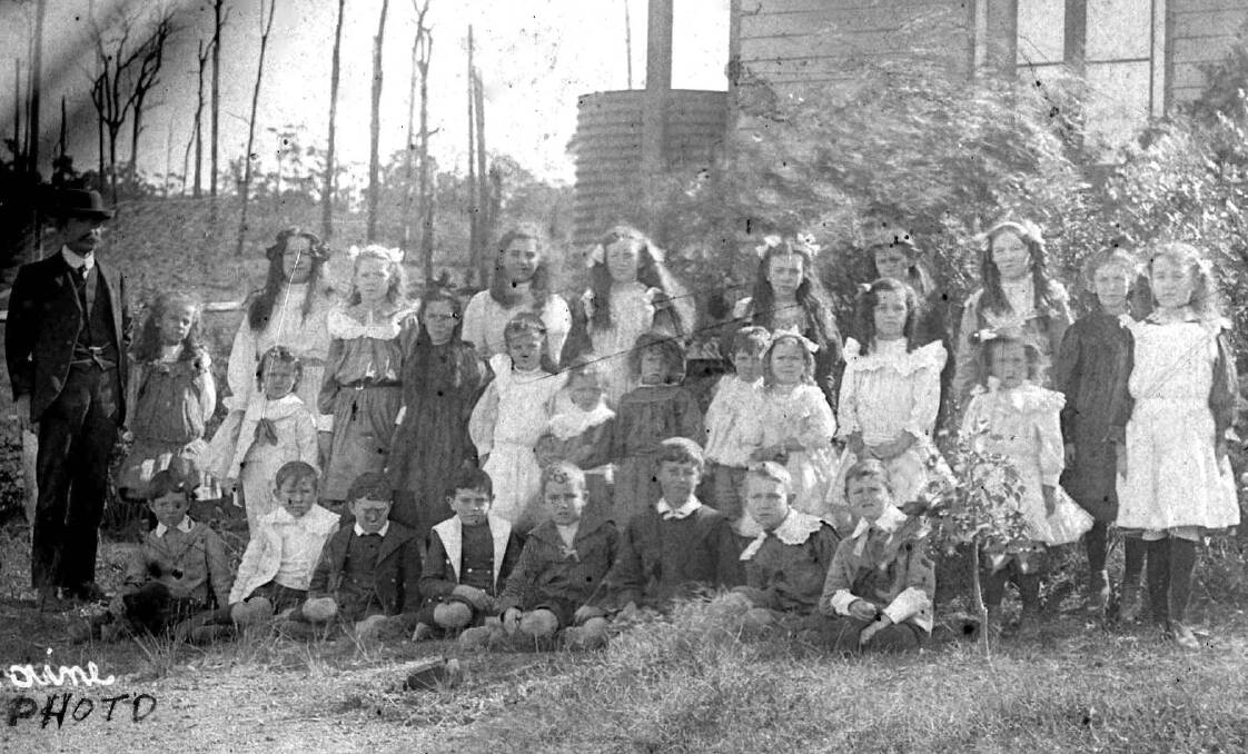 Prizewinners: Tanja schoolchildren in 1909. The teacher at that time was Mr Bryon, and the students, under his tutelage, won many prizes at district shows.