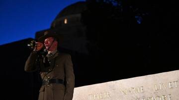Dawn services have taken place across most of Australia to commemorate Anzac Day. (Lukas Coch/AAP PHOTOS)
