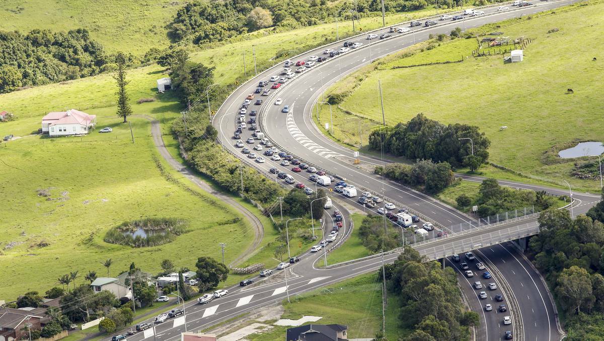 Traffic is heavy on the notorious Kiama Bends as Easter long weekend holidaymakers head out of Sydney. File photo: Kiama Independent.
