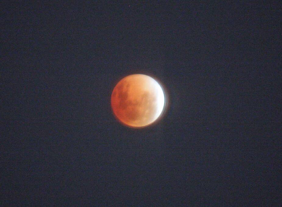Total lunar eclipse as seen from Bega. Photo Ben Smyth.