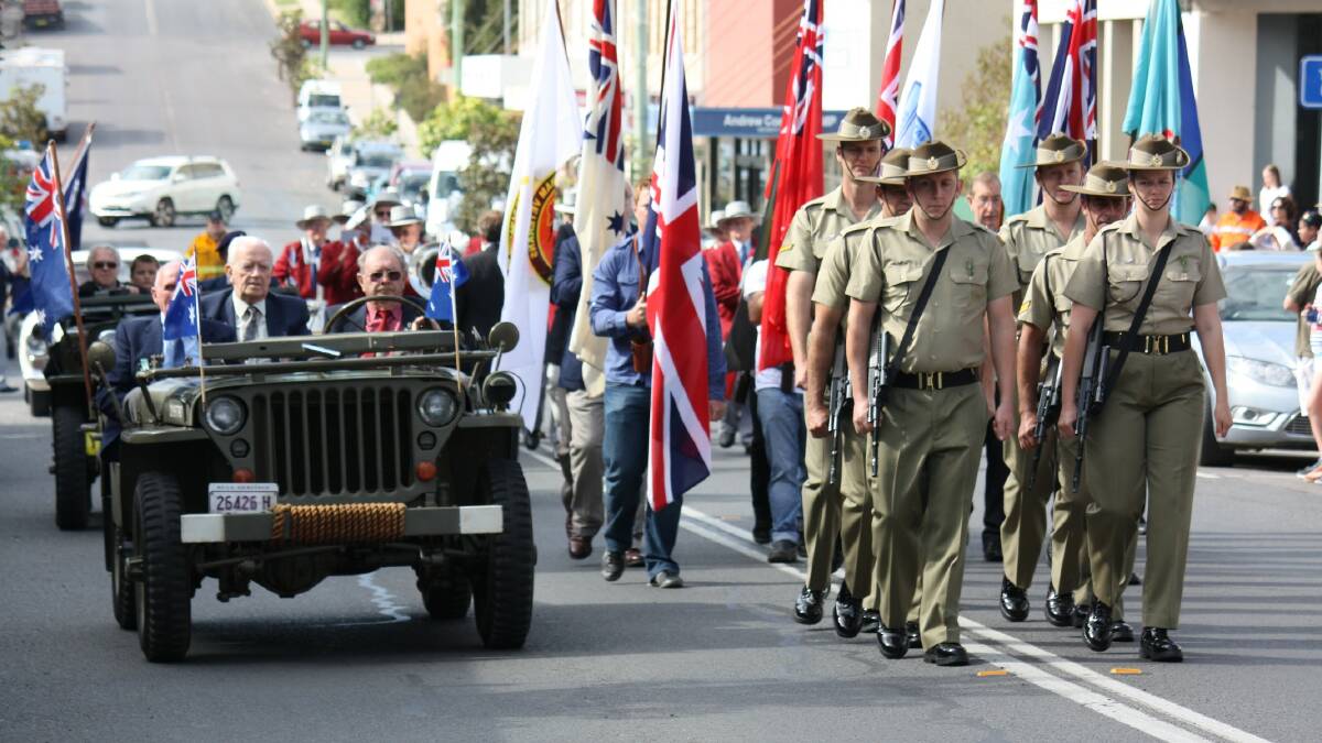 Bega Anzac Day march, service 2014: PHOTOS/VIDEO