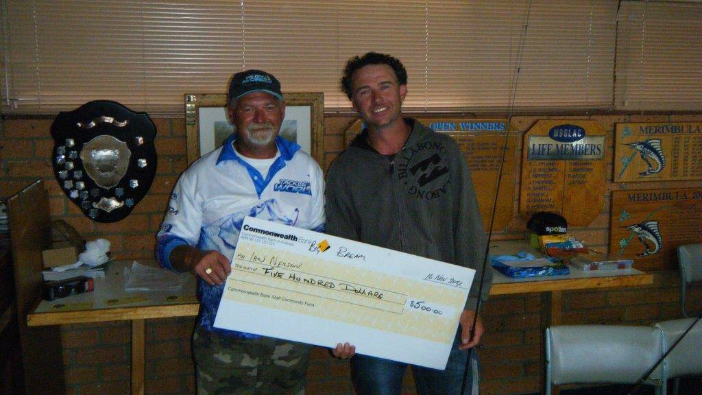 • Lindon Thompson congratulates Ian Neilson for his largest bream catch and release win. Neilson also won the largest dusky flathead. 
