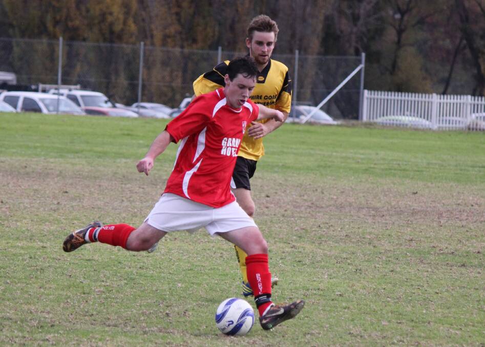 • Devil Ross Jones shapes to kick as Tiger Tom Adams closes in. A 5-0 win sees Bega on a 32-week undefeated streak.