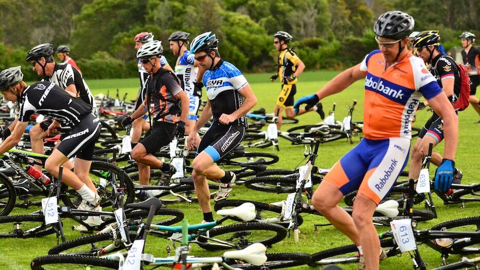 • Cyclists dash for the start of last year’s 100km Enduro ride.