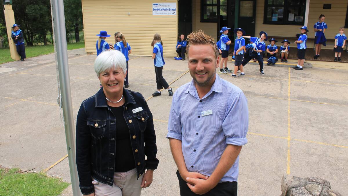 Bemboka Public School’s principal Jan Rogers greets new teacher Chris Reeve. 