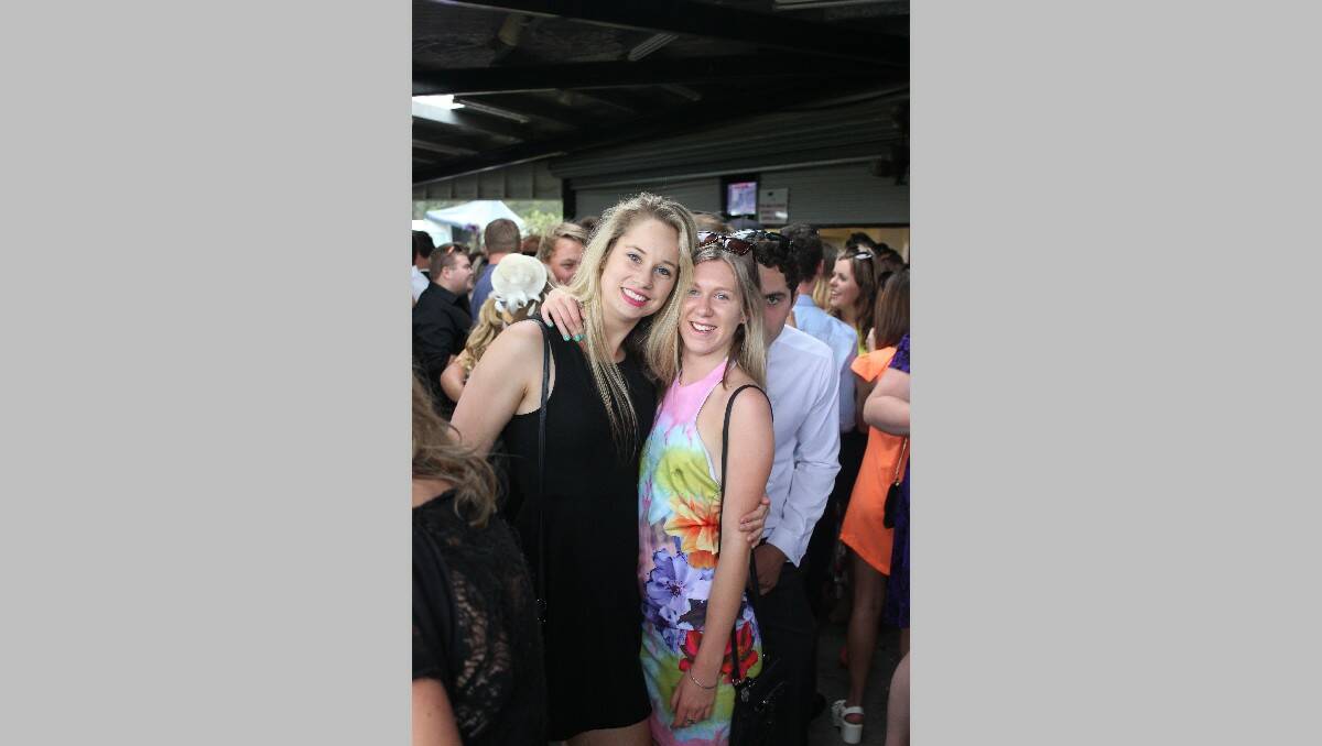 Kezie Apps catches up with Madison D’Arcy at the Boxing Day races. 