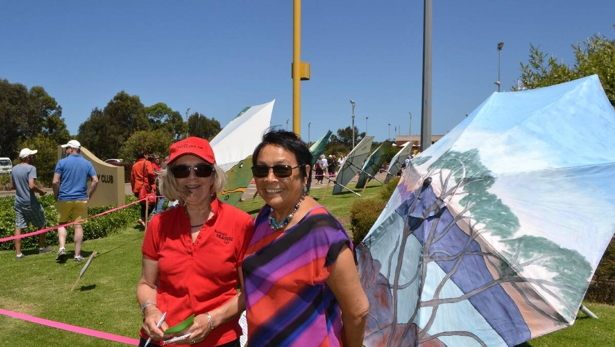 Bermagui Seaside Fair committee member Denise Page and local artist Anh Thu Stuart, whose umbrella reminded Catriona’s son of his home back in Victoria.