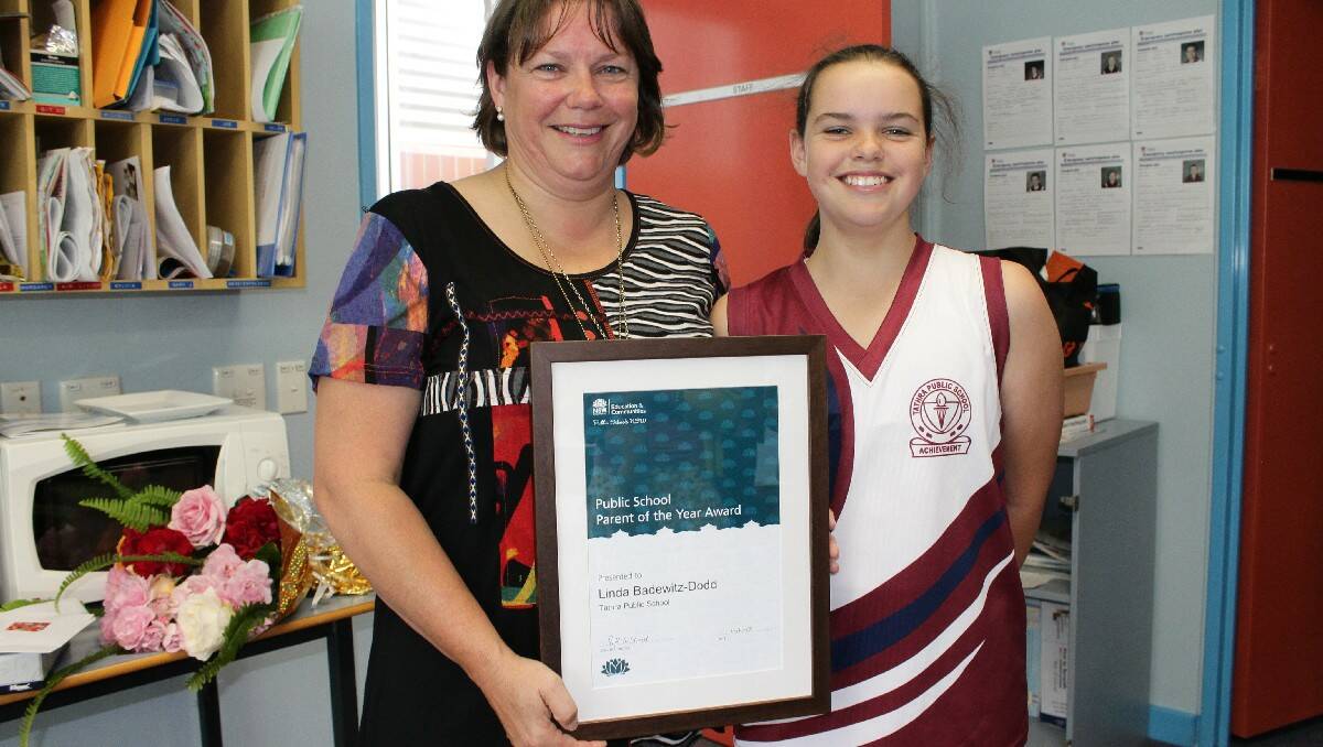 Linda Badewitz-Dodd proudly shows off the parent of the year award to daughter Mackenzie Dodd.