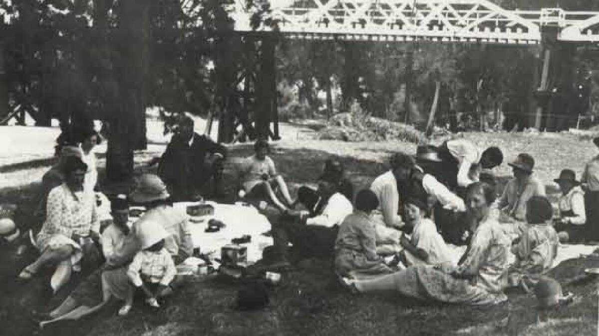 Picnic party under Tarraganda Bridge 1929.