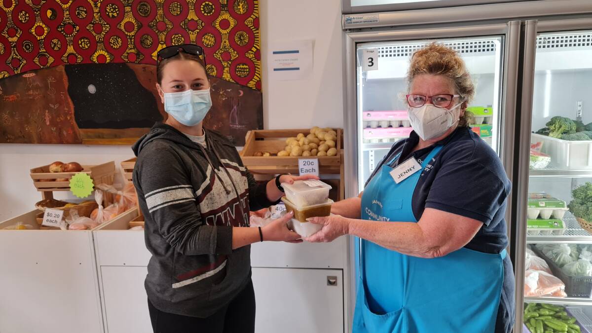 Customer Nakayla and volunteer Jenny at the Sapphire Community Pantry based in Bega. 