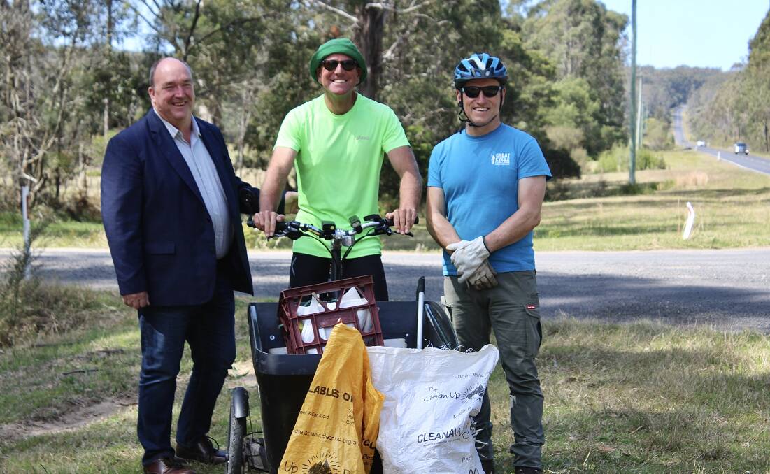 Supporting a great local initiative: Russell Fitzpatrick, Dane Waites and Doug Reckord meet to mark the beginning of new litter reduction campaign. Photo: Amandine Ahrens