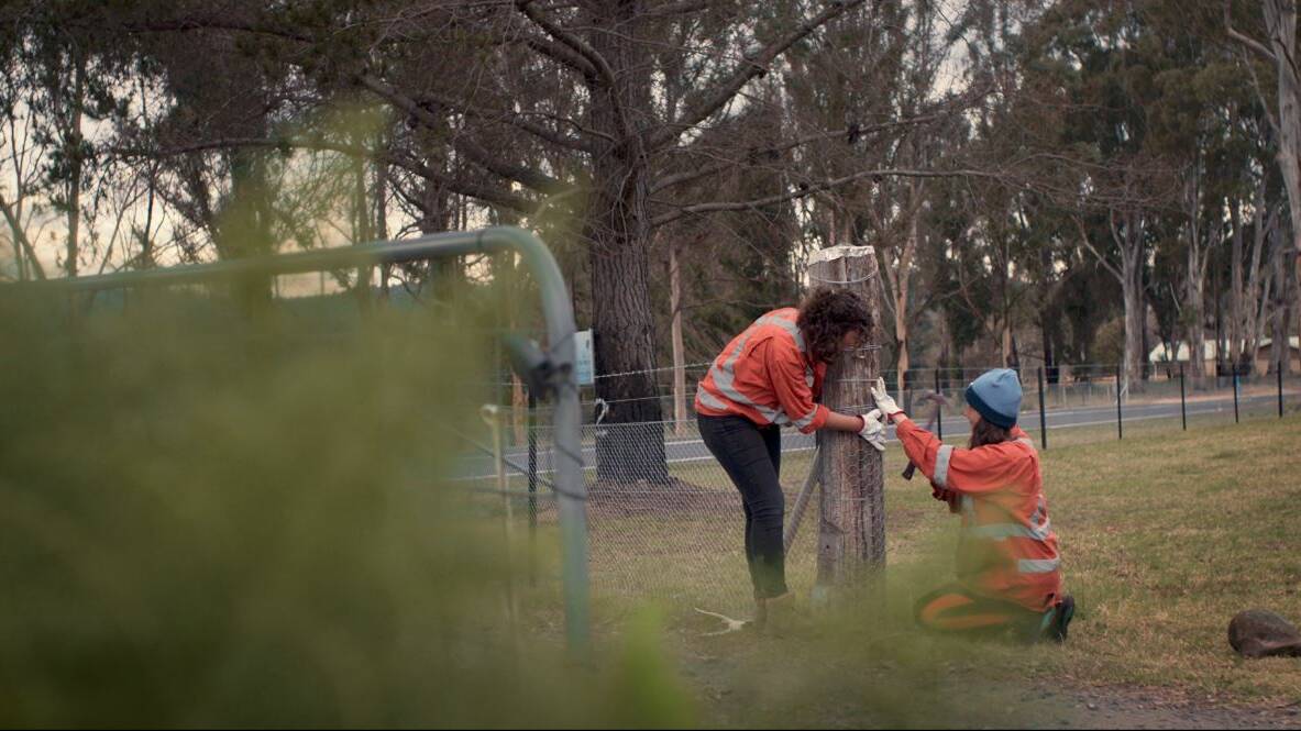 Blaze Aid volunteers repair fences on fire-affected properties in bushfire documentary, A Fire Inside. Photo supplied. 