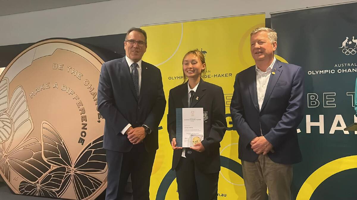 Daytona Porter was handed the award by Matt Carroll AM, chief executive officer of the Australian Olympic Committee and Leigh Gordon the
chief executive officer of the Royal Australian Mint. Picture supplied. 