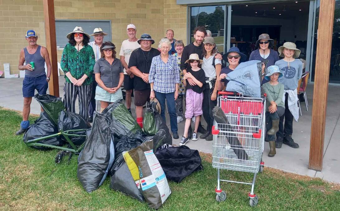 The community rallies forward for clean up efforts at Lake Curalo, Eden. Picture supplied.
