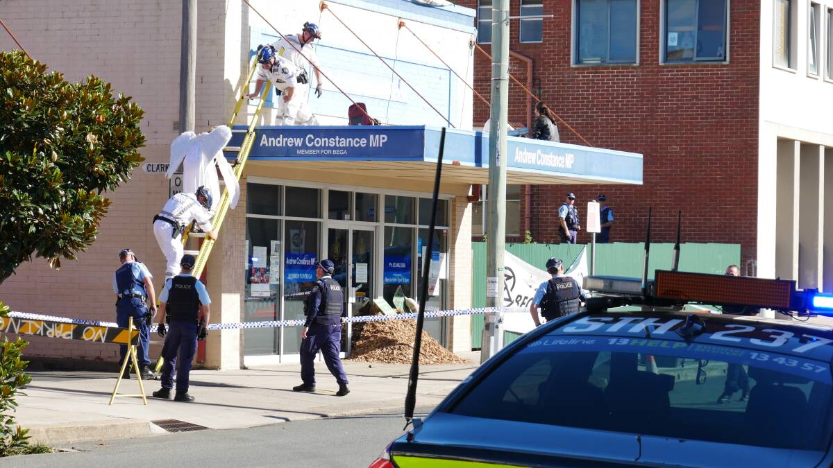 Bega main street closed as Extinction Rebellion protesters face off with police