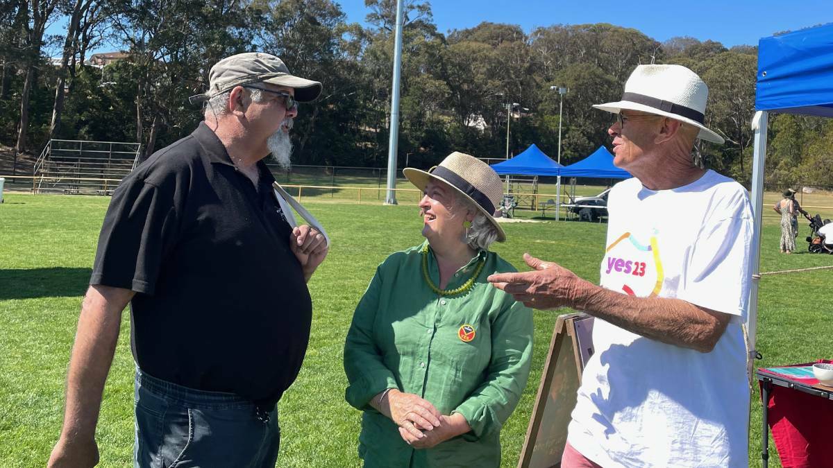 Walbunja traditional owner Wally Stewart with Yes campaign volunteers Angela Marshall and Peter Philips. Picture by Marion Williams