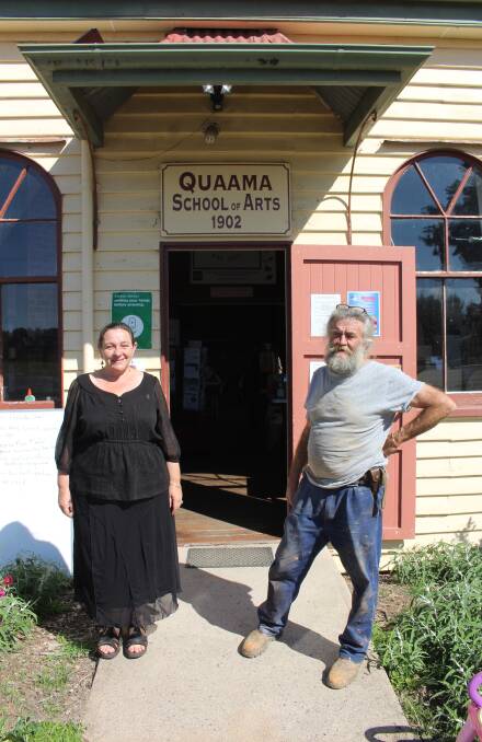 Veronica Abbott and Graeme Spicer at the Quaama Bushfire Relief Centre. Photo: Leah Szanto