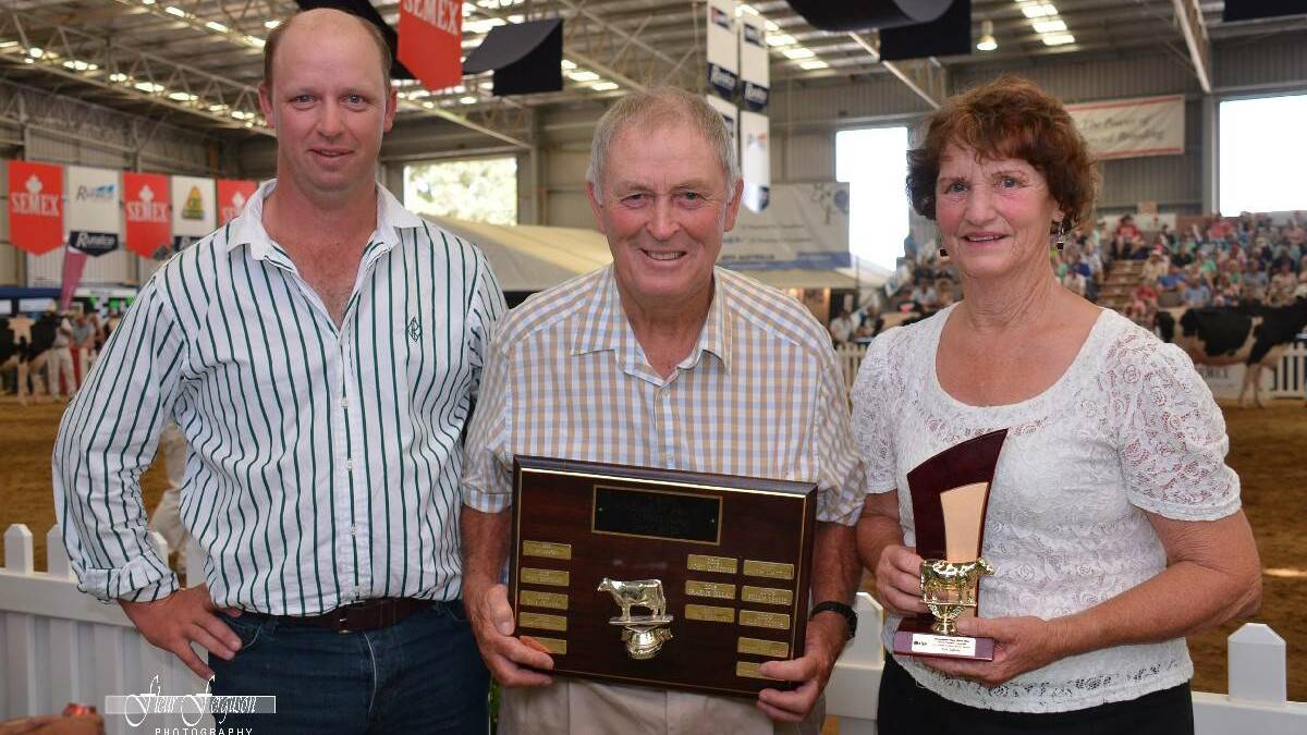 Jim is presented with the Lex Bunn Dairy Industry Award in 2014. Photo: Fleur Ferguson Photography