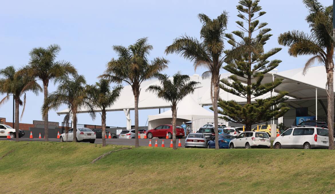 The queue for testing at Club Sapphire Merimbula's pop-up drive-through clinic on Thursday.