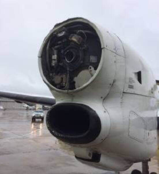 The right-hand engine, minus propeller, after the plane landed in Albury 2017. Photo: Supplied
