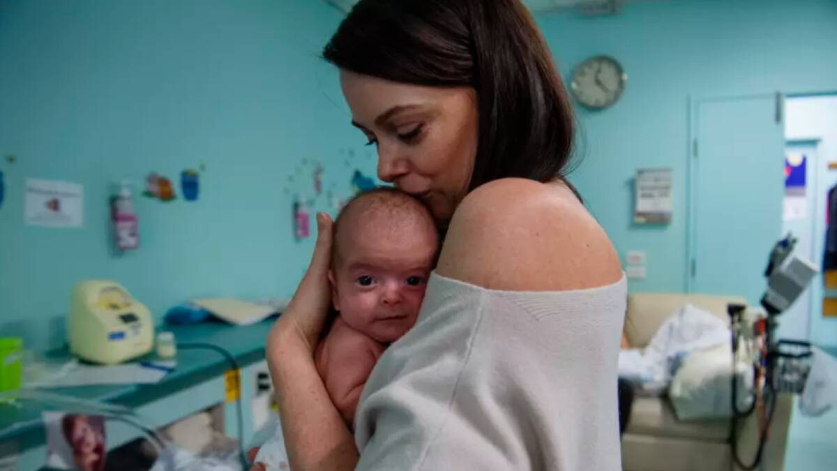 Jodie Harris with her baby daughter Georgia at The Royal hospital in Randwick. Photo: Louise Kennerley