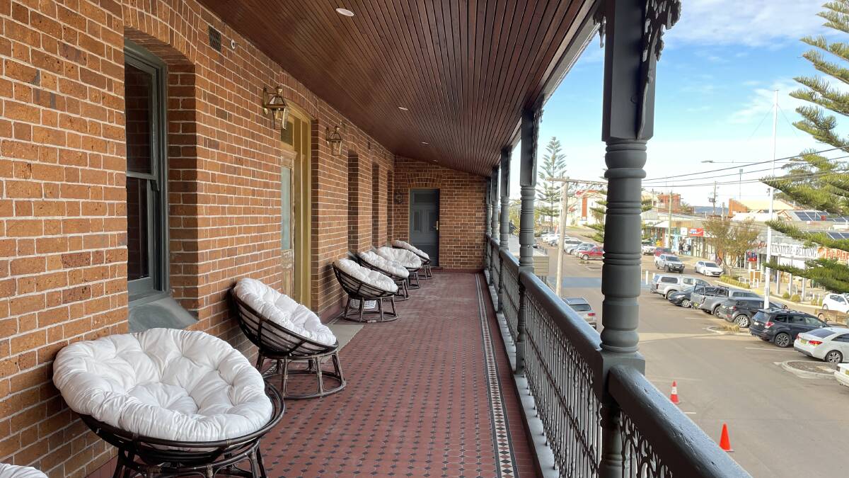 The front verandah of the Hotel Australasia.