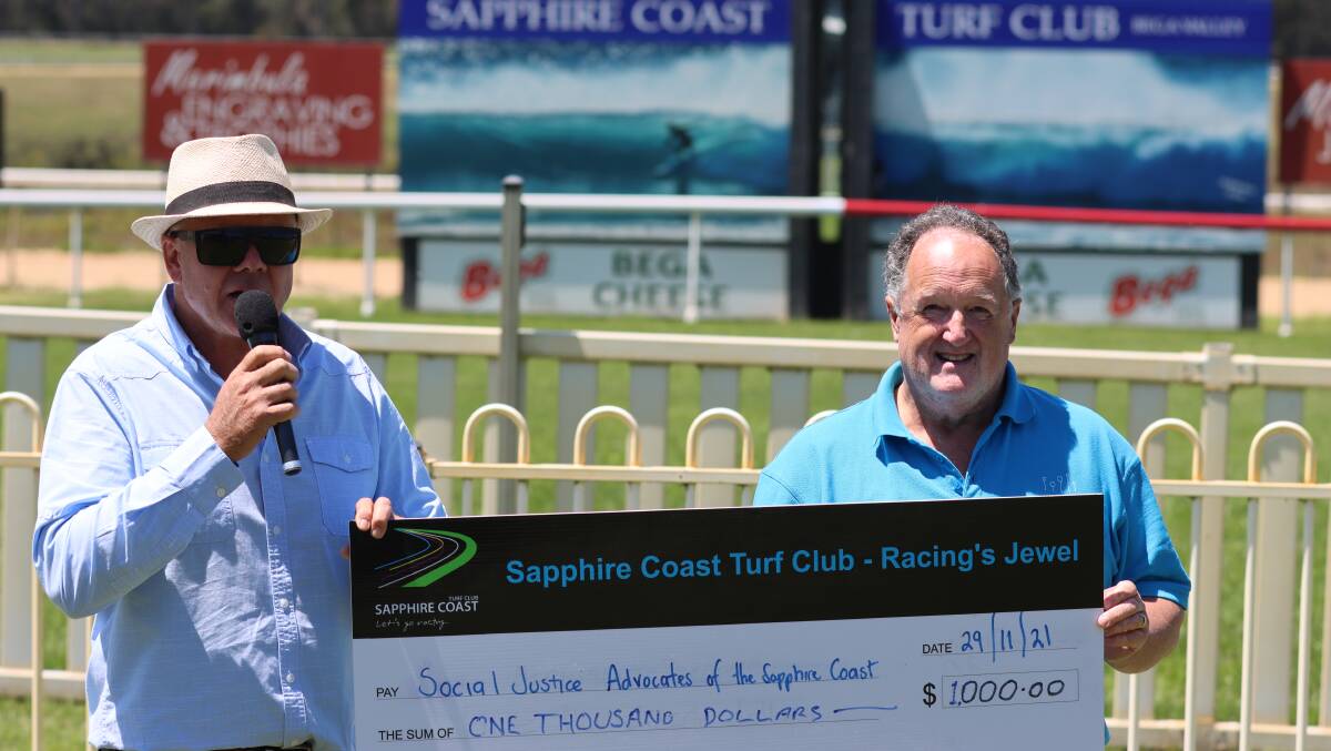 Sapphire Coast Turf Club CEO Rob Tweedie presents $1000 to SJASC's co-chair Gavin Bell. Photo: Jacob McMaster