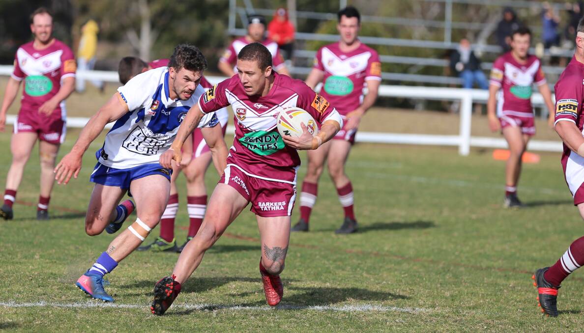 Kyle Shepherdson darts away from Luke Rixon during the Eagles' win over the Bulldogs on Sunday. 
