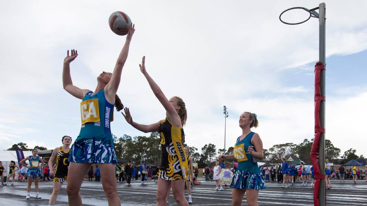 Netballers can train under eased restrictions, but NSW and Australian players have penned a letter urging NSW to create pathways back to competition. 