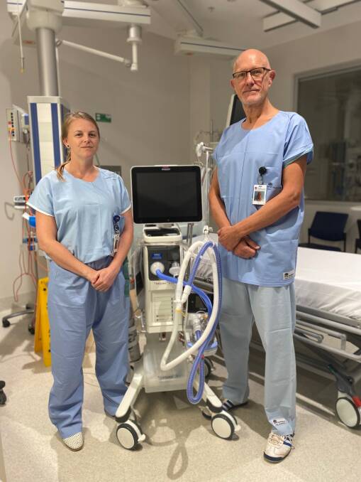 Wollongong ICU staff members Dr Kass Thomas and Dr Alan Davey-Quinn with a life-saving ventilator. Picture: Supplied