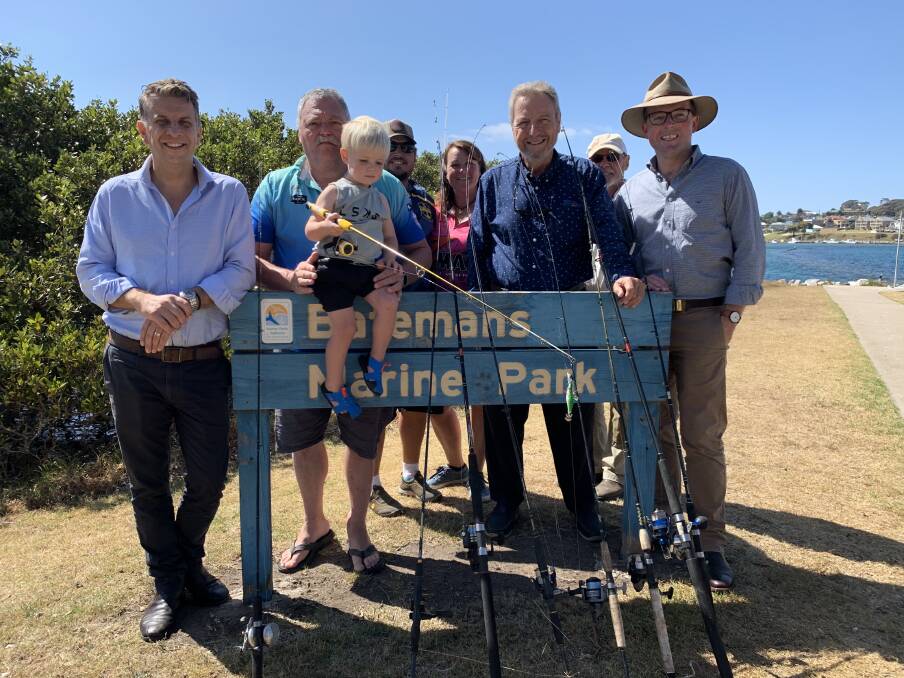 Member for Bega, Andrew Constance and Minister for Agriculture, Adam Marshall with recreational fishers at Batemans Bay. Picture: Supplied