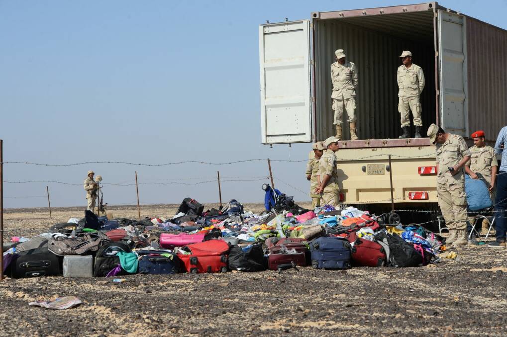 Egyptian soldiers collect personal items belonging to the victims of the Russian plane that crashed on Egypt's Sinai Peninsula. Photo: AP