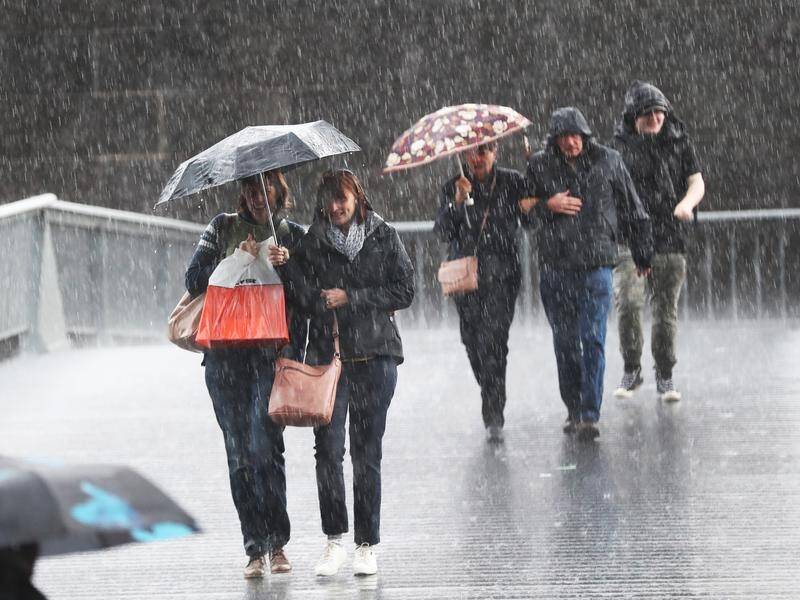 A cold front is set to hit southwest Victoria, with a high chance of showers in Melbourne.