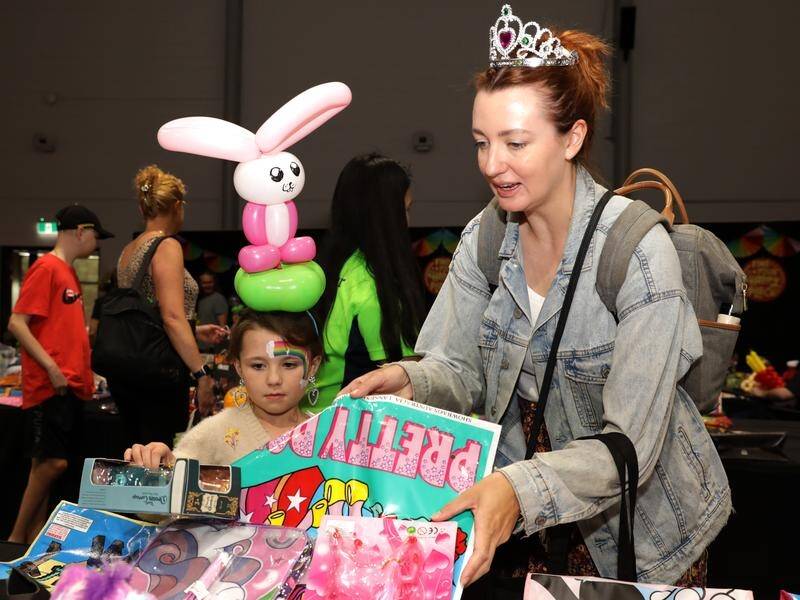 Children from hospitals and Camp Quality judged how bags ahead of the Easter show. (Esther Linder/AAP PHOTOS)