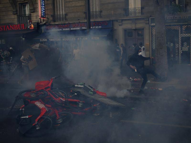 Police and protesters have clashed in Paris after thousands took to the streets despite a ban.