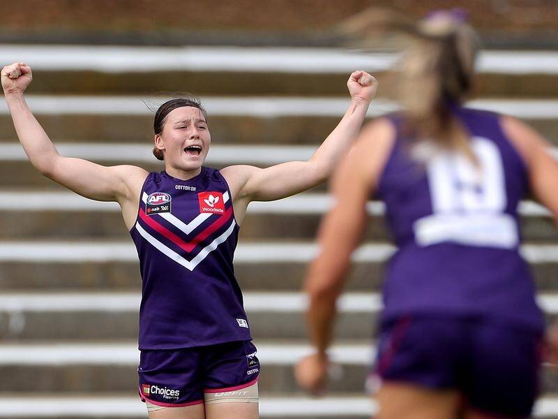 Roxanne Roux has signed a new deal with Fremantle for a further two AFL seasons.