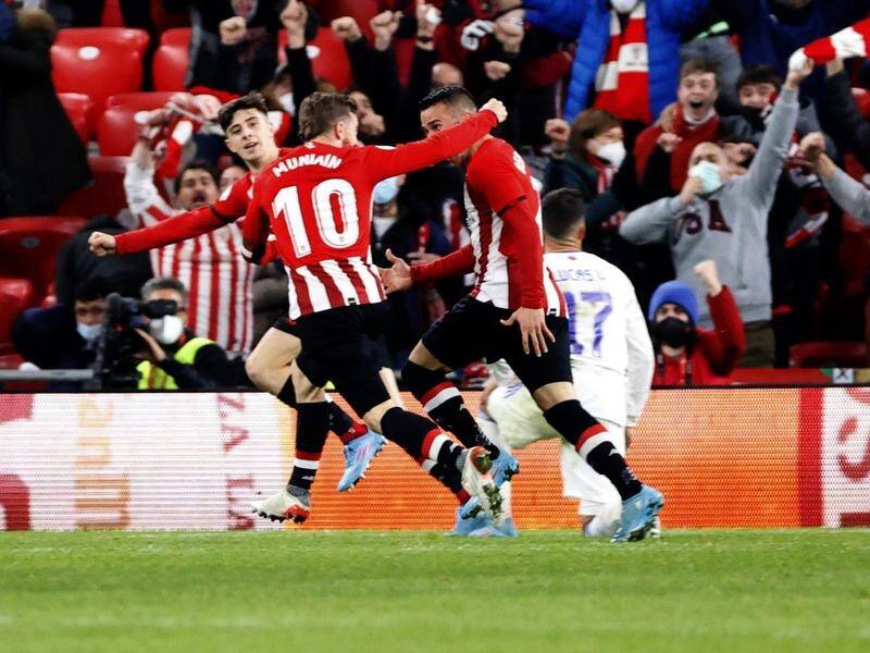 Athletic Bilbao's Alex Berenguer (r) scored the goal that dumped Real Madrid out of the Spanish Cup.