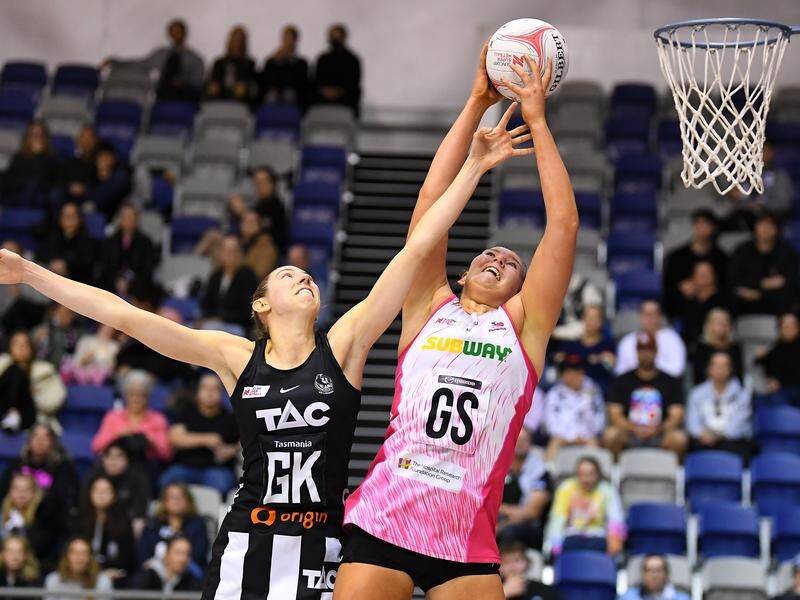 Adelaide Thunderbirds overcame flu absences to beat the Collingwood Magpies in Super Netball.