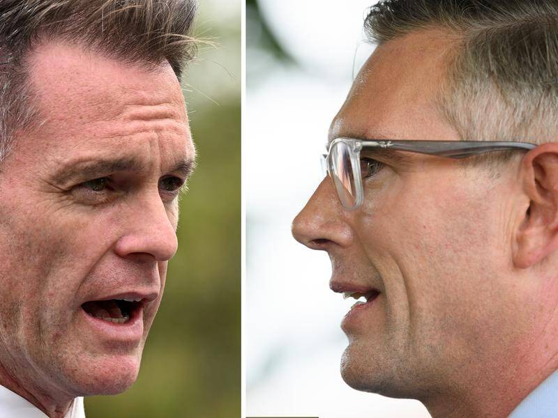 Chris Minns suggested Dominic Perrottet might again pause health workers' wages. (Dan Himbrechts / Bianca De Marchi/AAP PHOTOS)