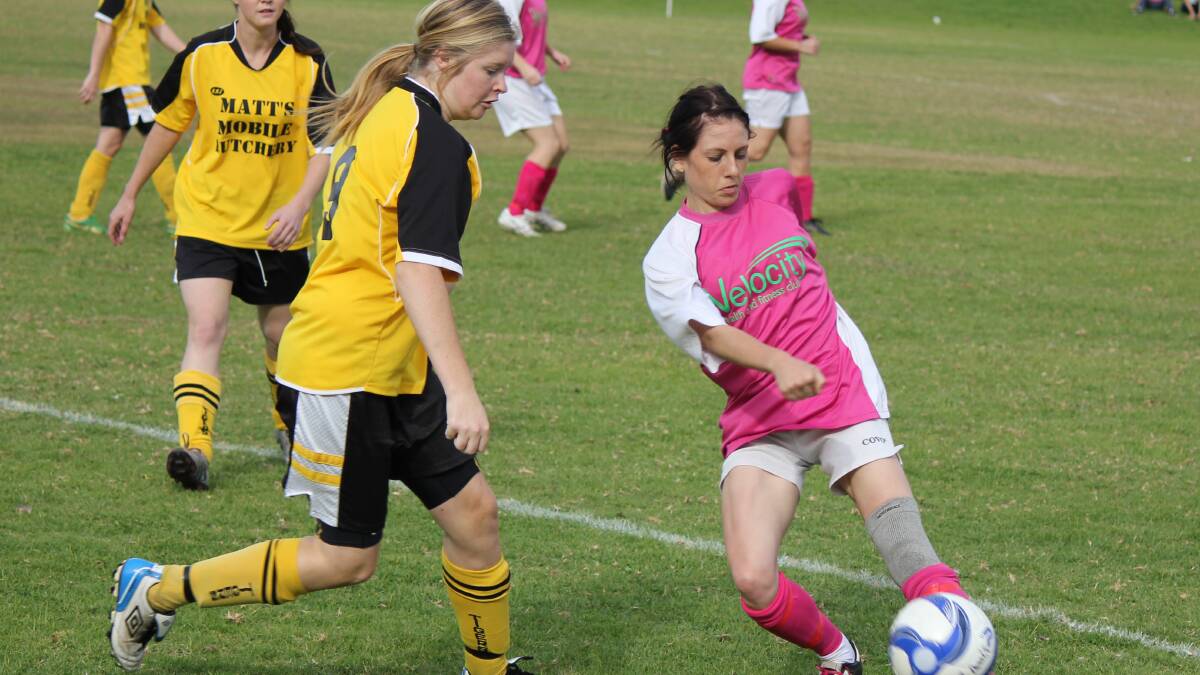 • Bega Pink Devil Nicole Constable (right) looks to sneak by Tigress mid-fielder Tegan Grant on Sunday. 