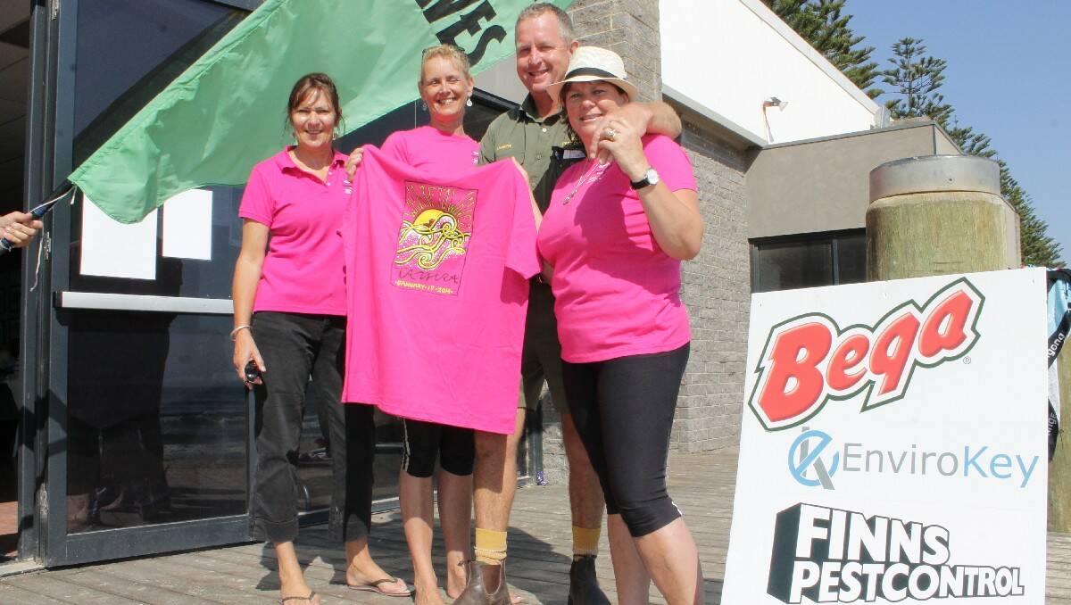 Sponsor of the 1200m Splash for Cash, Finns Pest Control’s Andrew Warby, receives his Tathra Wharf to Waves shirt from committee members (from left) Therese Wheatley, Anne-Marie Carroll and Linda Badewitz-Dodd.